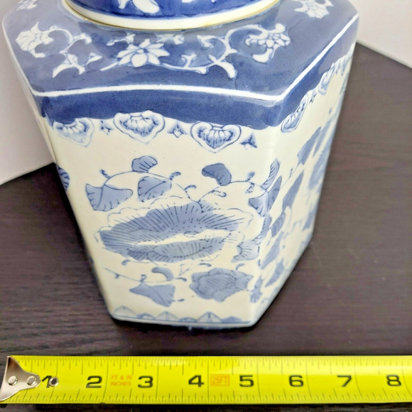 Porcelain Lidded Ginger Jar Vintage Style Blue and White Floral Motif 9" w/Lid - Picture 8 of 15